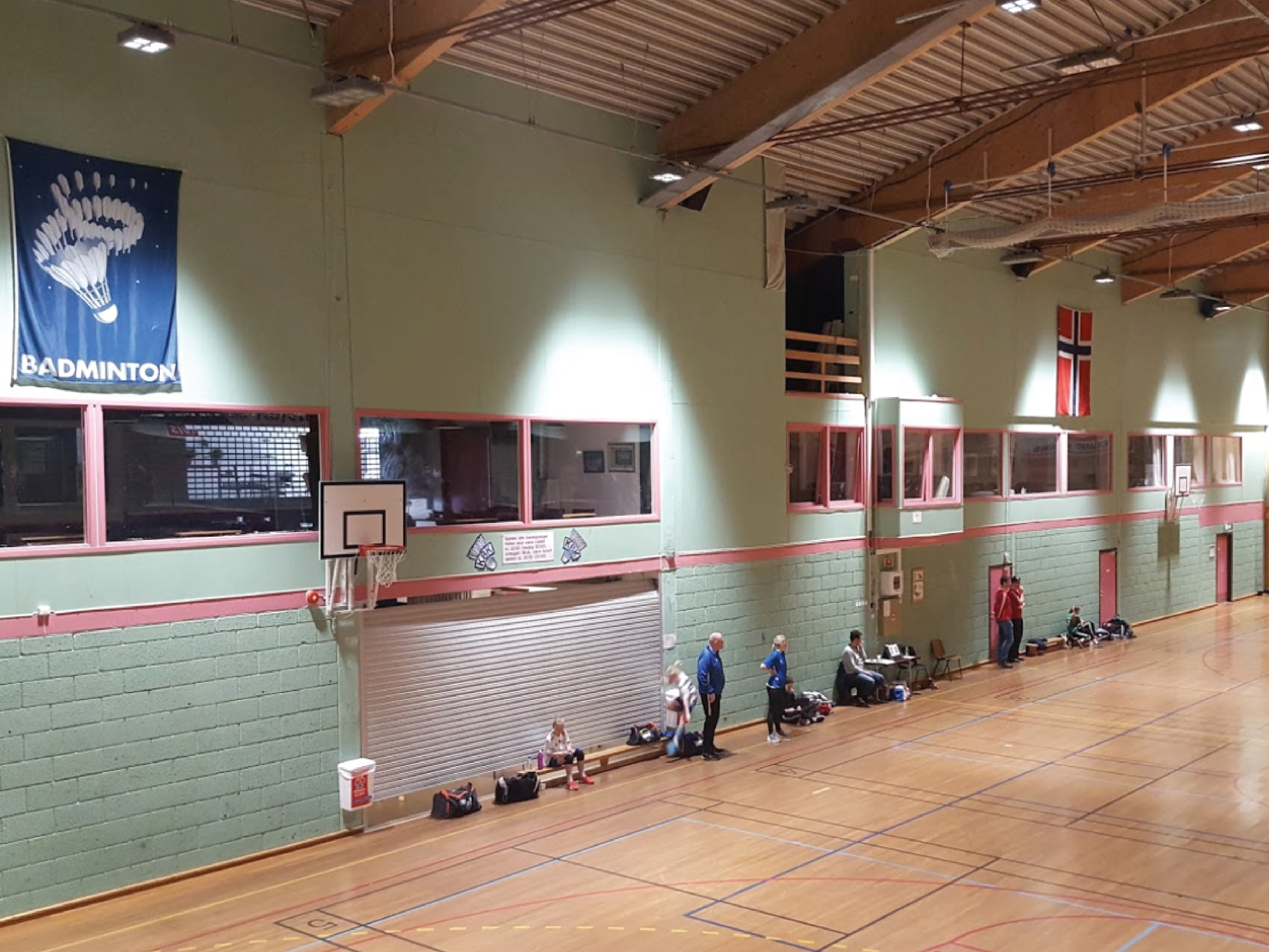 Grønne vegger er å foretrekke for badminton. Foto: Erik Vesterhus Rasmussen.