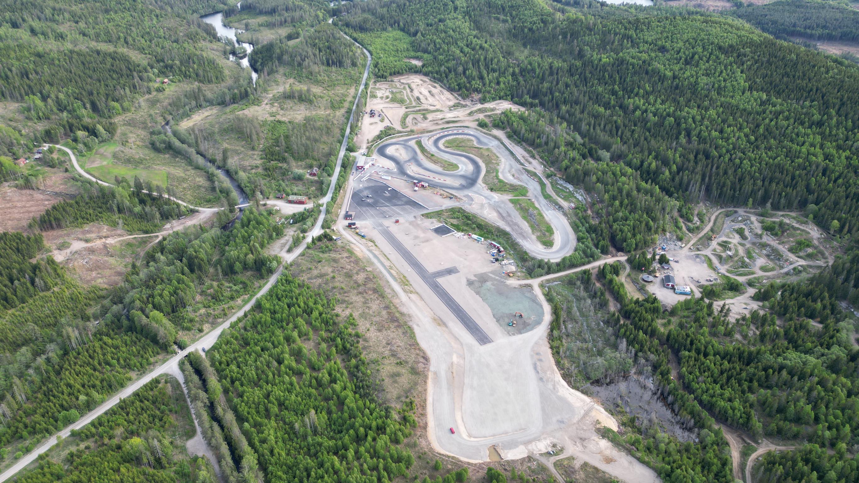 Dronebilde av hele anlegget Grenland motorsportsenter. Foto: Mads Andersen