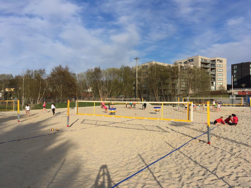 Sandvolleyball i sol