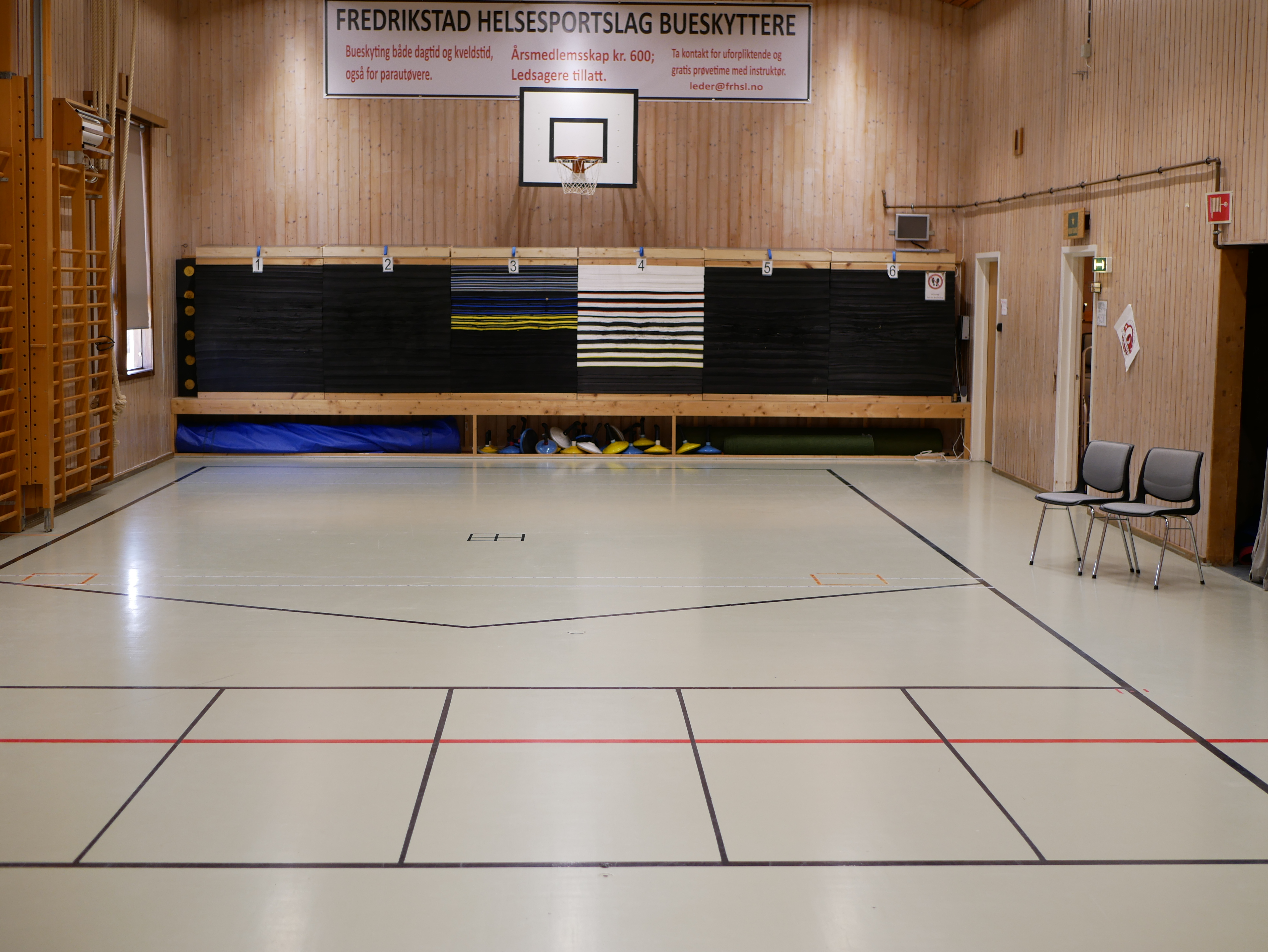 Gymsalen til Fredrikstad Helsesportlag har blitt pusset opp og gulvet har blitt merket opp til bruk av boccia og bueskyting. Foto: Olai S. Lillevold