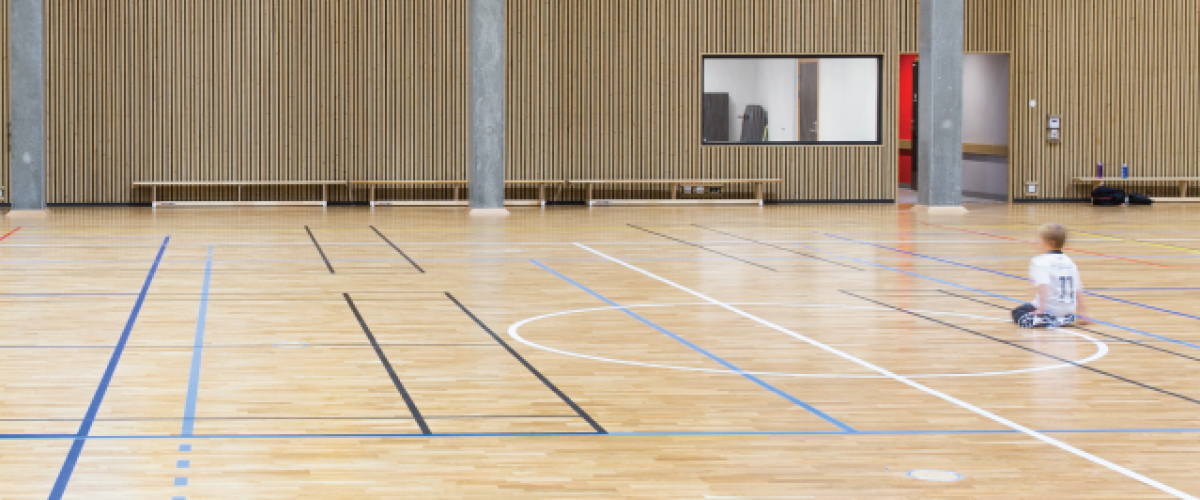 Innendørshall med tribune