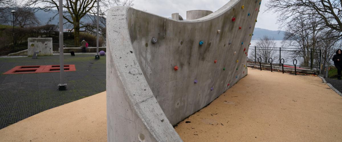 Bølgende klatrevegg. Foto: Bergen kommune Klatrevegg Lydbølgen