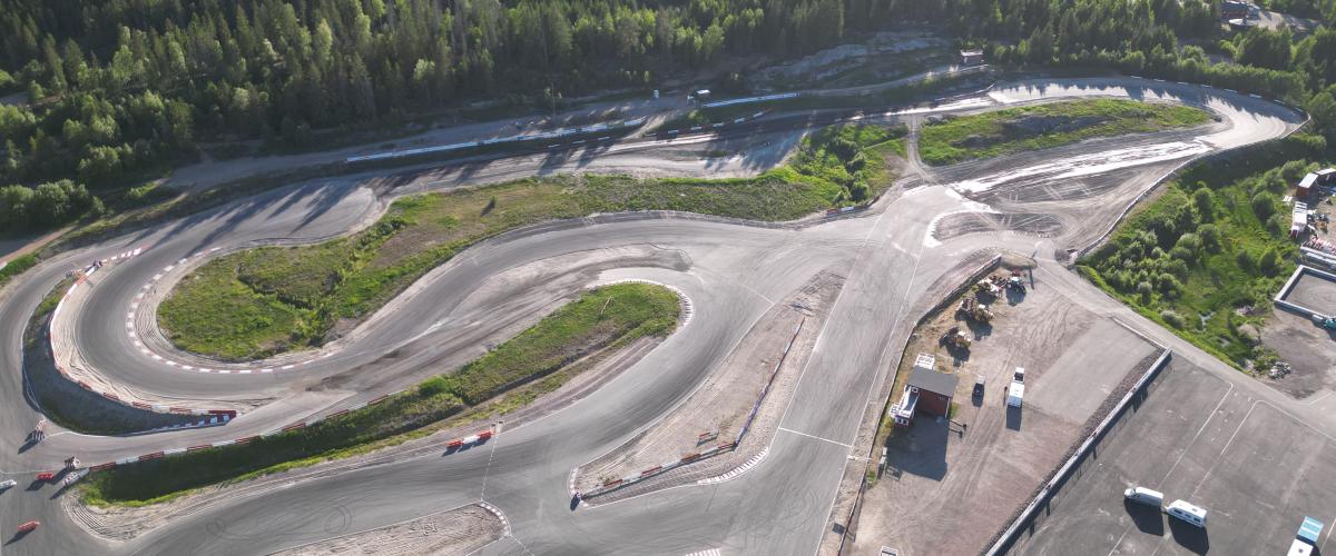 Oversiktsbilde av banen ved Grenland motorsportsenter. Foto: Madsandersen 