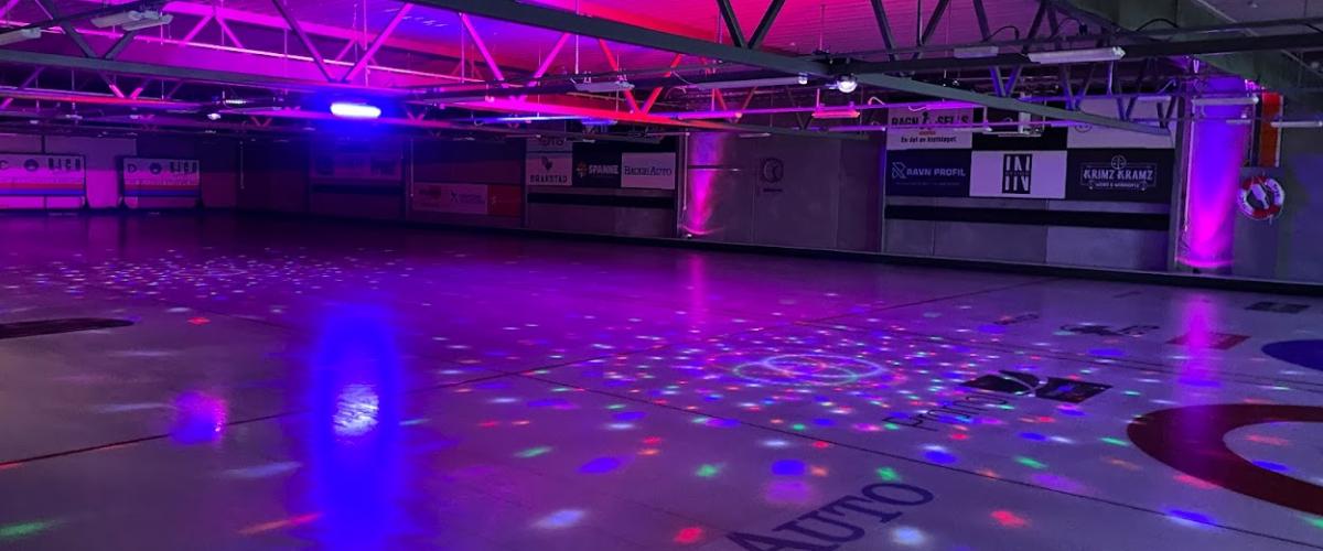 Discolys i curlinghallen i Kuleisen