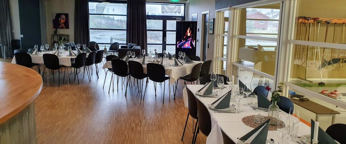 Dekket til fest i sosialt rom i Kuleisen