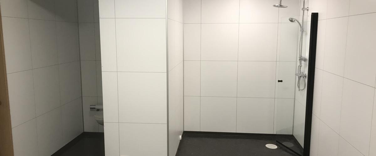 Garderobe. Foto: HHA Haugaland Hestesport Arena garderobe