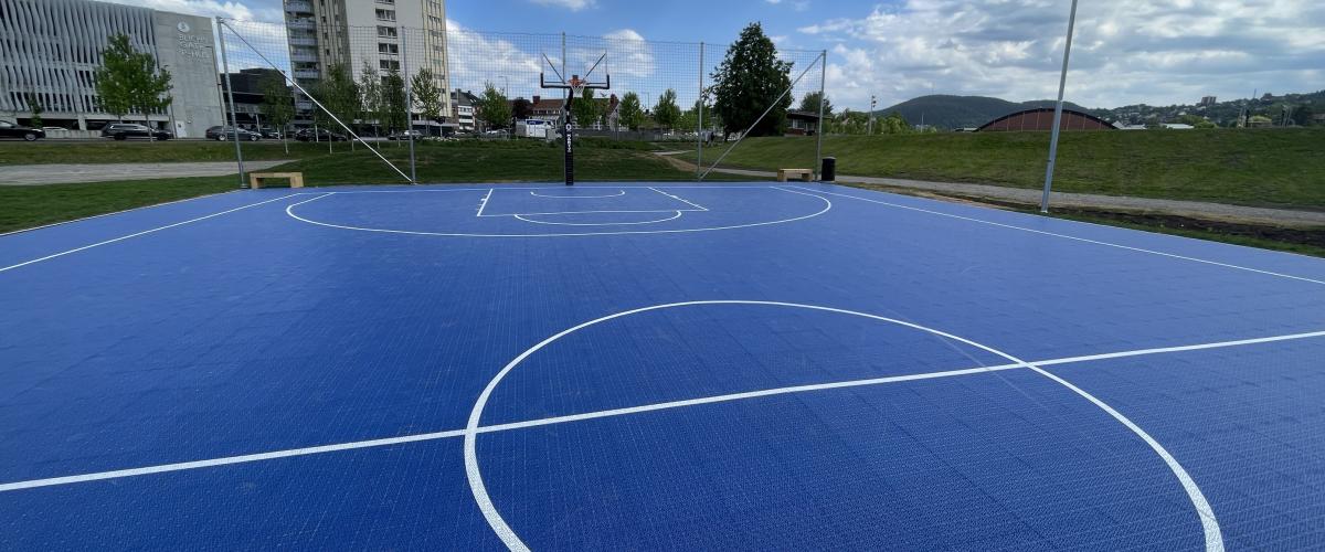 Foto: Drammen kommune. Streetbasketbanen i Drammen