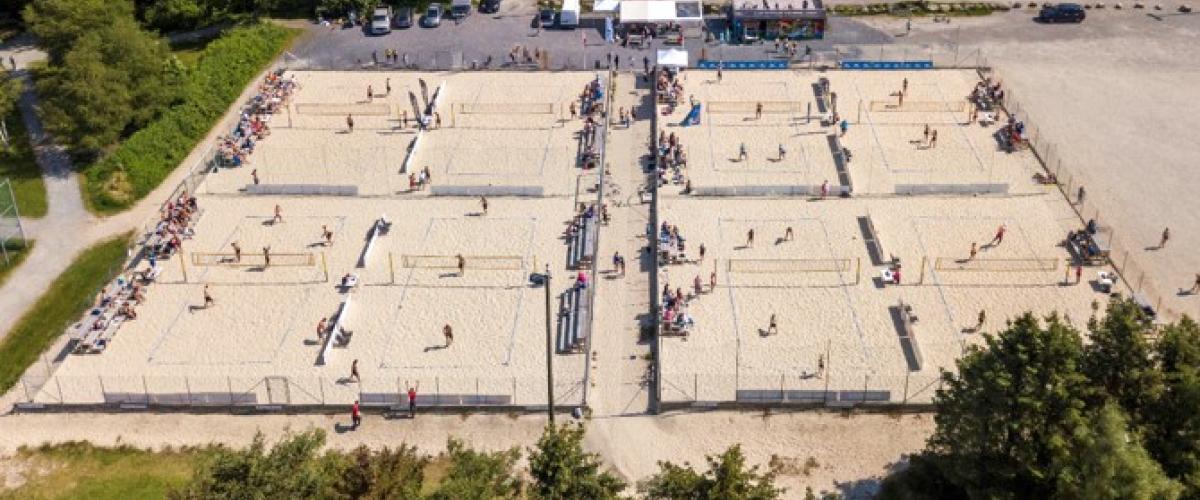 Lassa sandvolleyballanlegg i fugleperspektiv