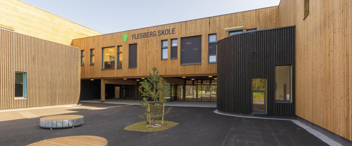 Fasadebilde Flesberg skole inngangsparti