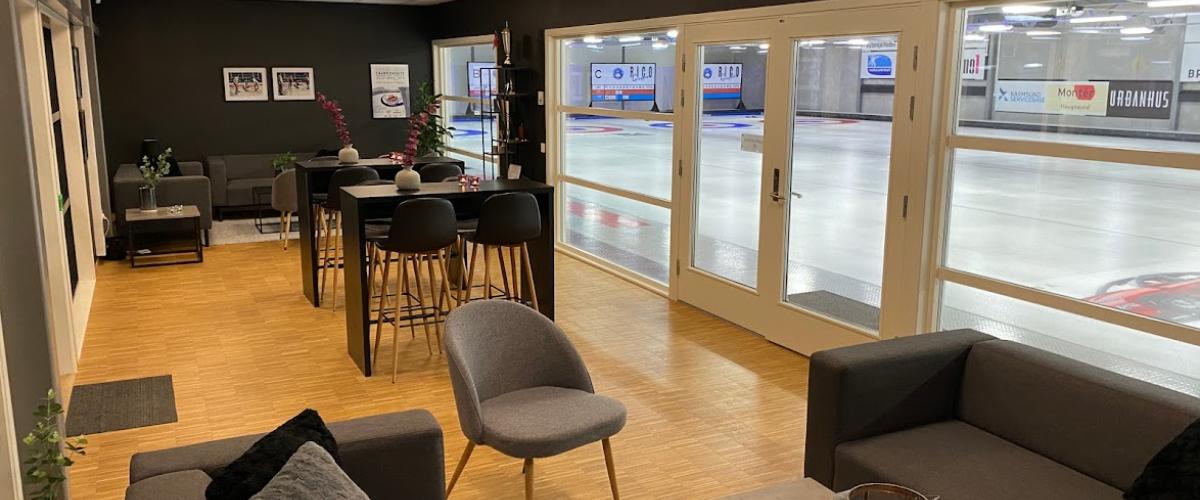 Sitteplasser i kantina i Kuleisen