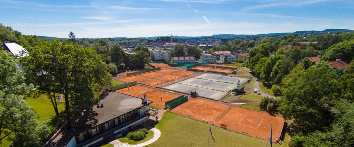 Oslo Tennisklubbs baner, sett fra luften.