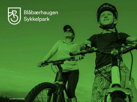 Barn og kvinne på hversin sykkel
