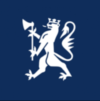 Logoen til regjeringen, bestående av en løve med krone og øks. 